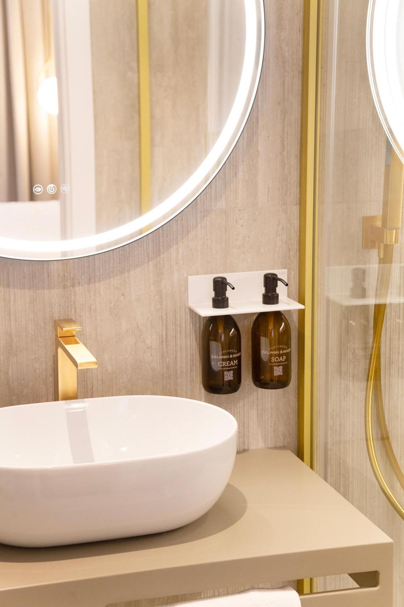 56 Orange Street Luxury Accommodation Рим Екстериор снимка