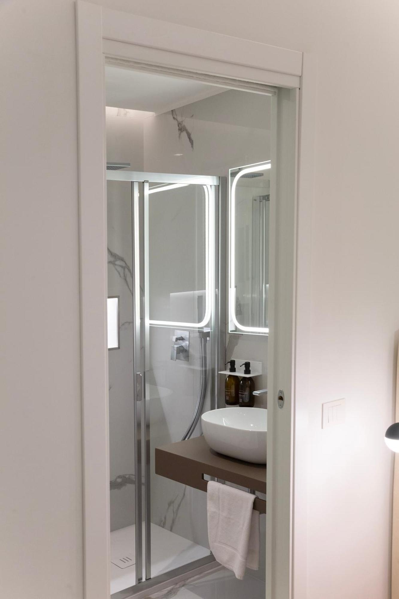 56 Orange Street Luxury Accommodation Рим Екстериор снимка