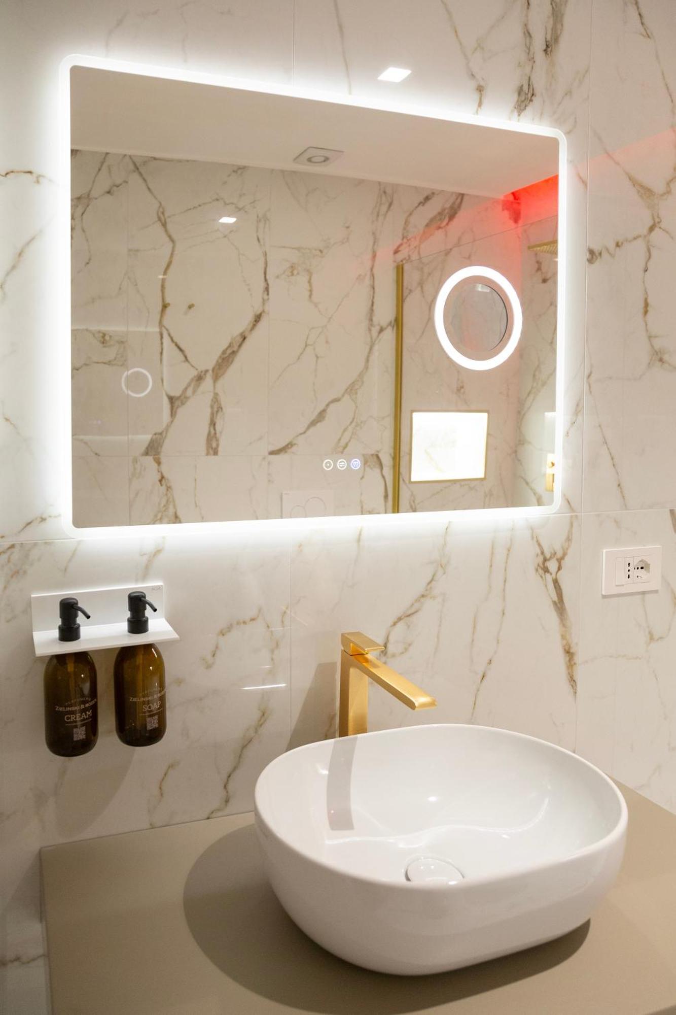 56 Orange Street Luxury Accommodation Рим Екстериор снимка