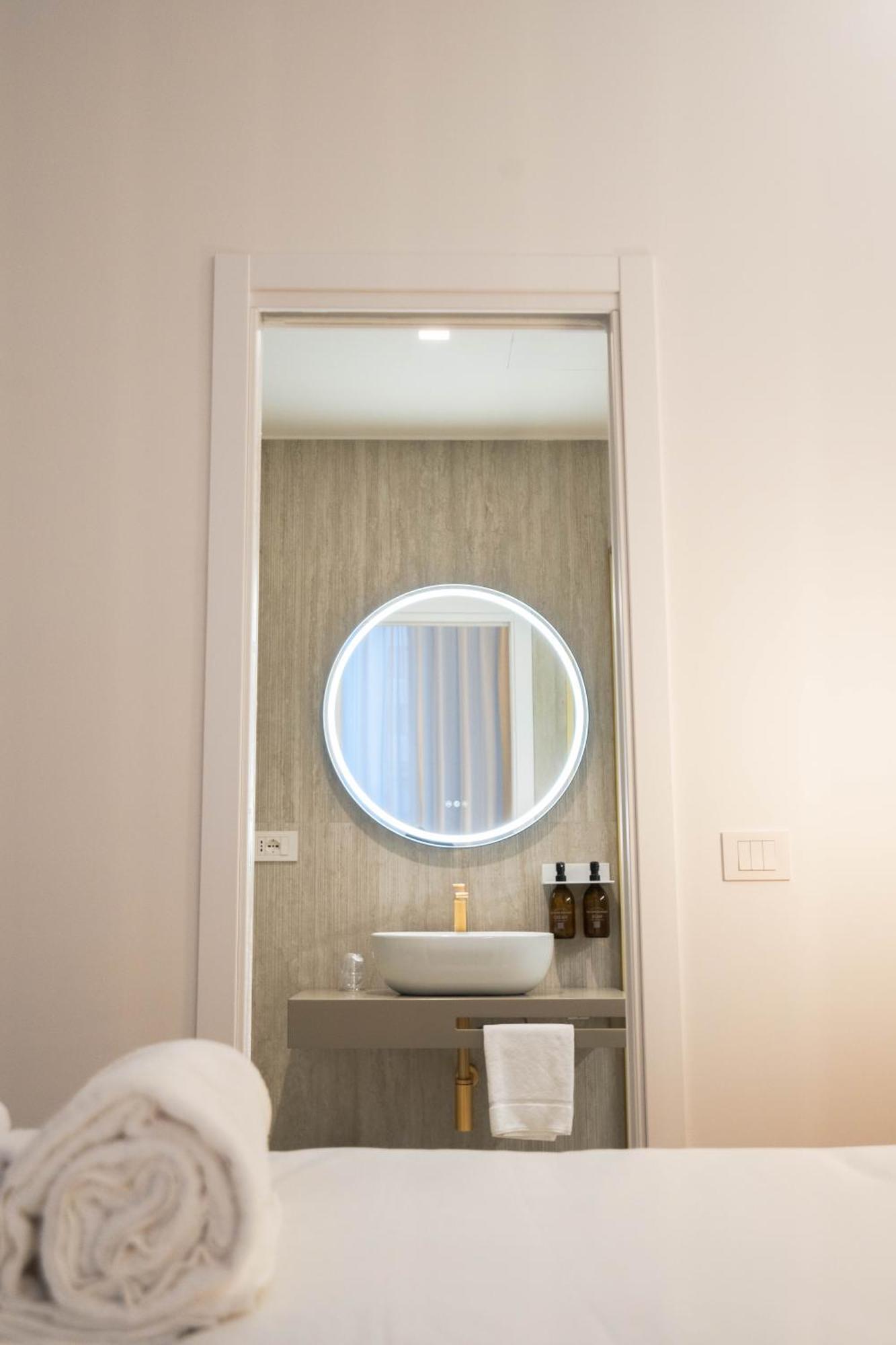 56 Orange Street Luxury Accommodation Рим Екстериор снимка